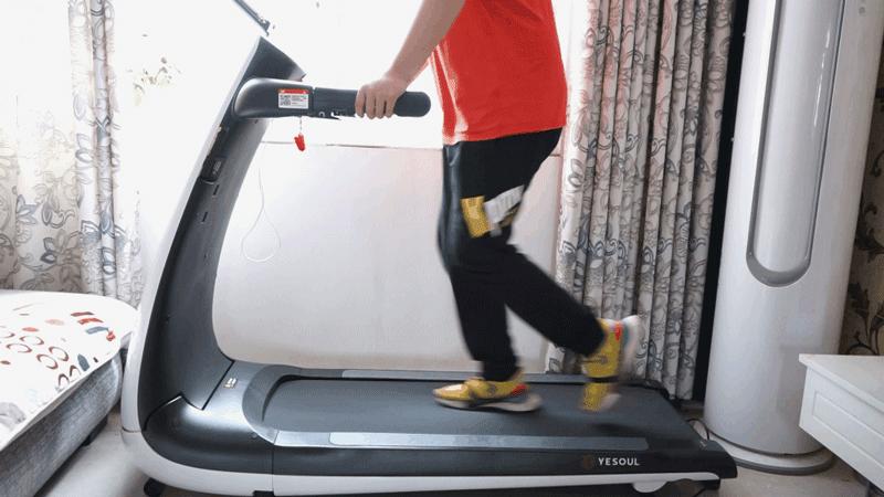 不用花钱在家也能健身跑步机,摩托艇跑步机