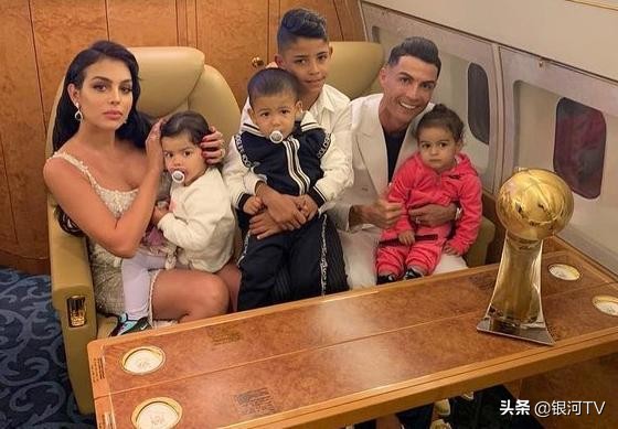 c罗生了多少个小孩,c罗的五个孩子都是他的吗