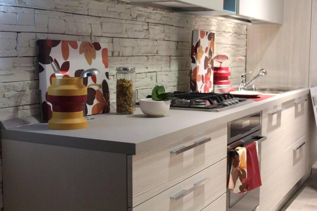 厨房排油烟用排气扇还是用换气扇,厨房有无必要加装排气扇