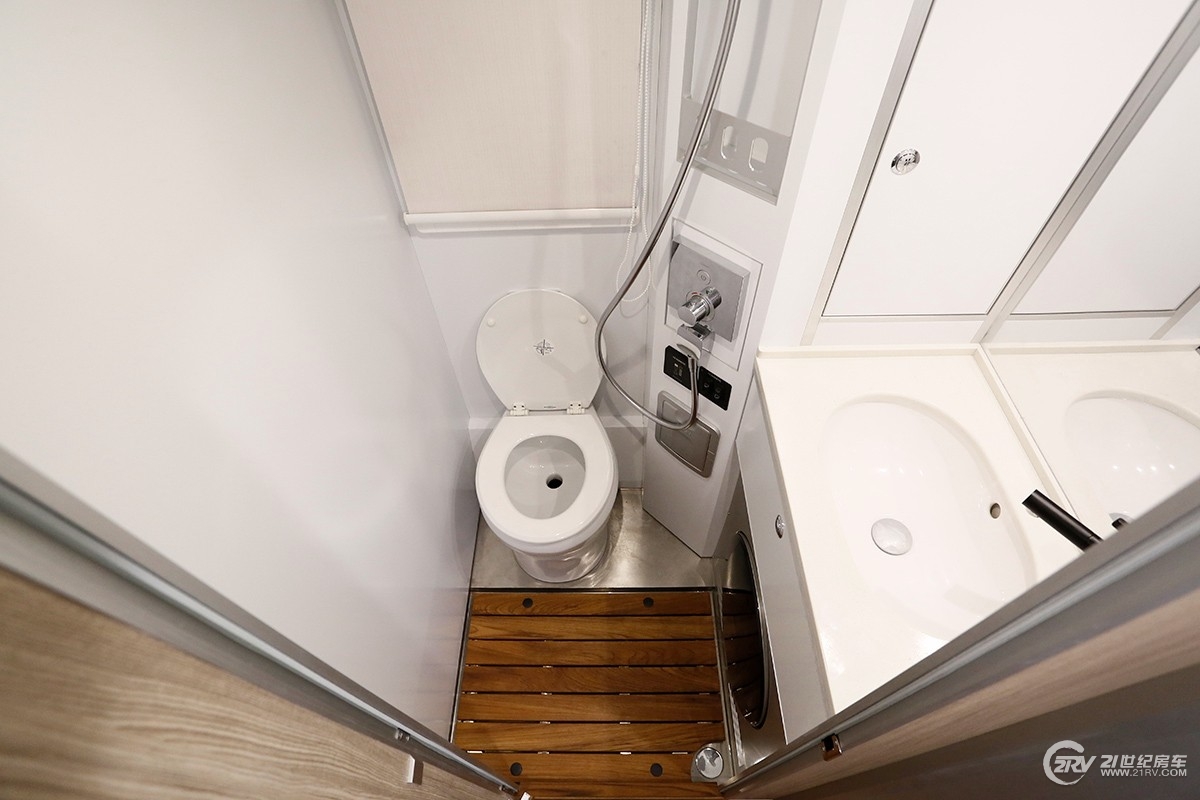 最便宜又大型的睡人最多b型房车 (2019最便宜房车国六c型房车)