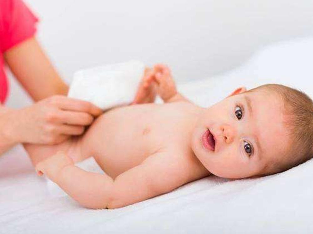 宝宝肚脐眼里黑色结痂怎么清理,婴儿肚脐痂清理小妙招