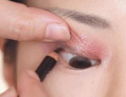 画眼线小技巧一看就会,画眼线一步一步教程