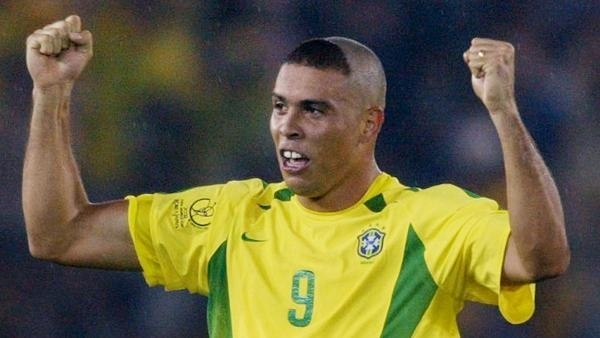 足球场上的奇葩发型,盘点足球场上的那些奇葩犯规