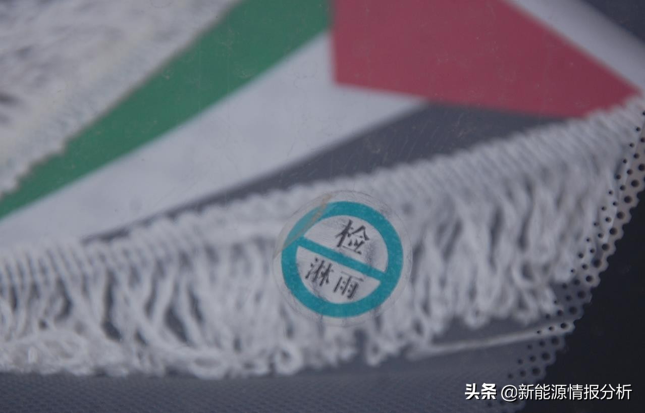 闃挎浖鏃ヨ,闃挎浖琛楀ご闅忔媿