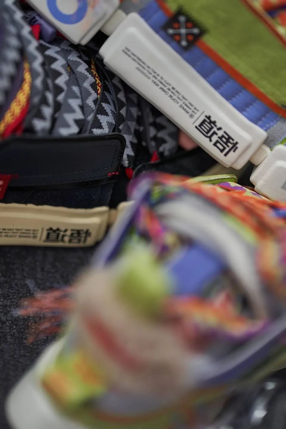 以前没钱买李宁什么梗,以前买不起李宁