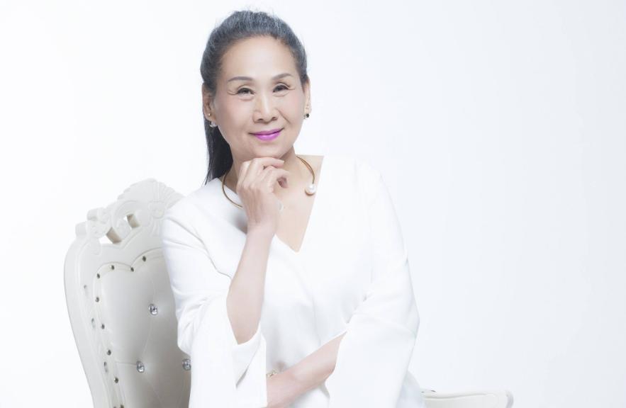 从抑郁症患者到中国第一位“百亿票房女龙套”，苇青经历了什么？