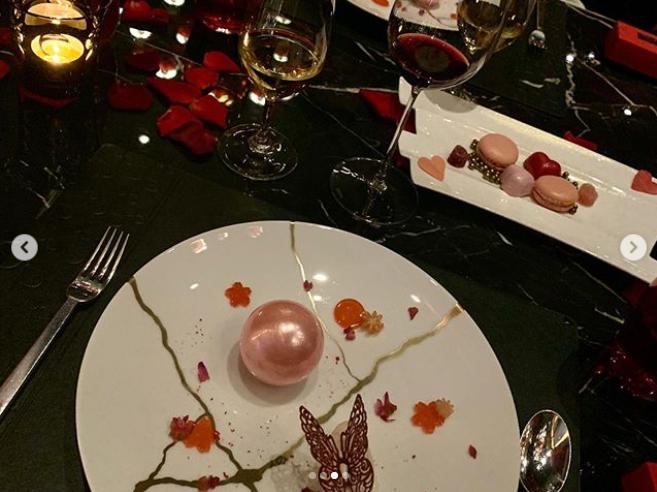 华谊千金晒男友与家人跨年聚会,华谊千金帅气男友