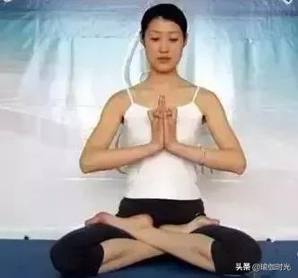 4个“坐瑜伽”，让你腹部的赘肉一斤斤地掉