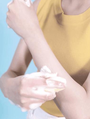 脸上长痘痘的原因和注意事项,脸上长痘痘到底应该怎么解决