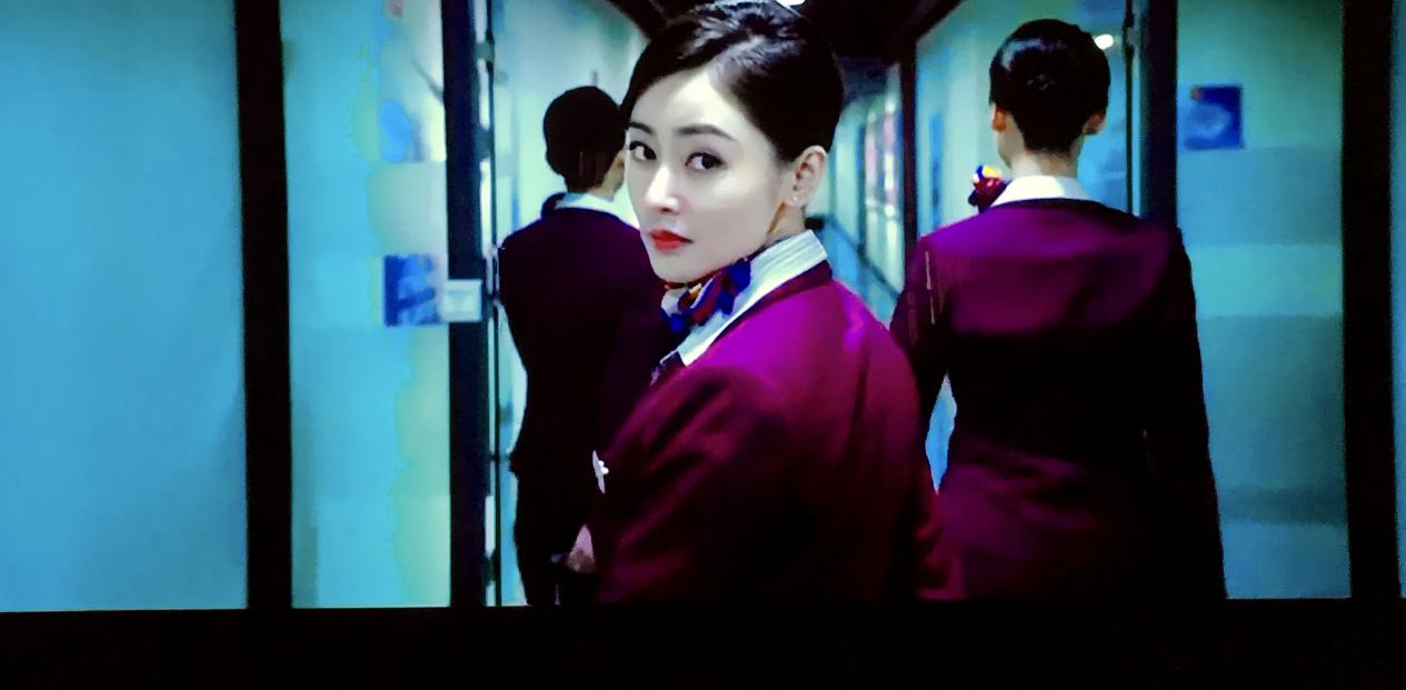 lg超薄oled电视评测,外观设计非常绚丽又亮眼