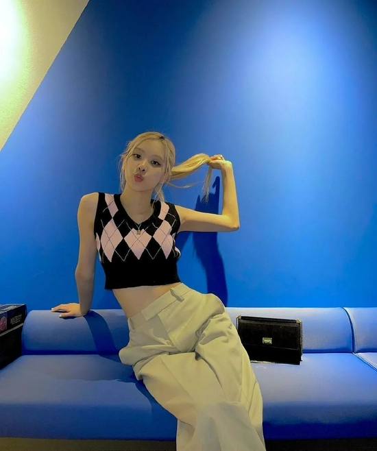 乔欣的迷你包包是什么品牌,乔欣最近有什么剧