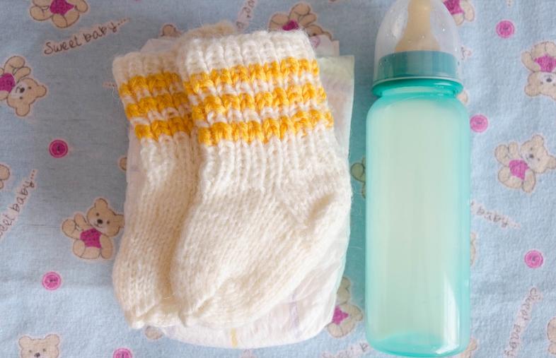 光脚真的对娃好吗儿科医生告诉你,该不该给宝宝光脚