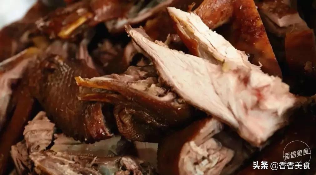 刀剁斧劈棒子夯，吃个鸡搁得住这样？