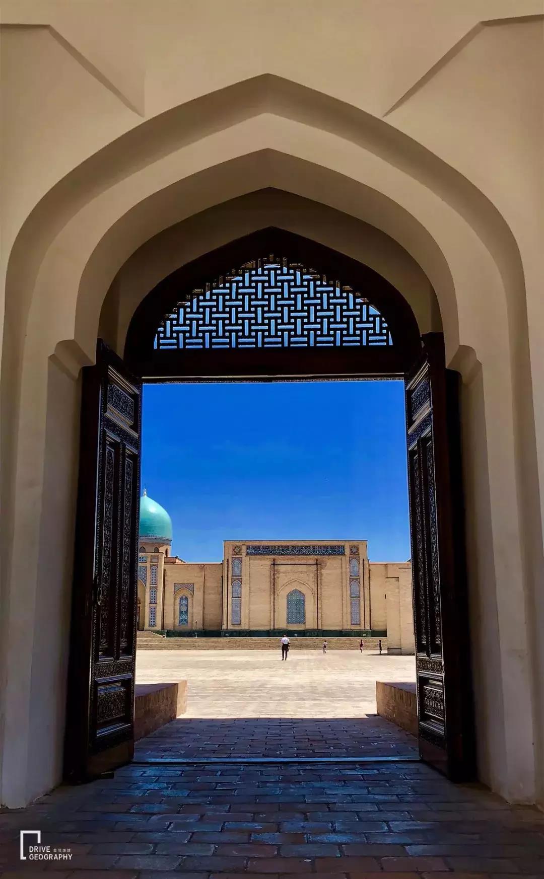 中国牌照车在国外自驾游,开中国牌照车去外国