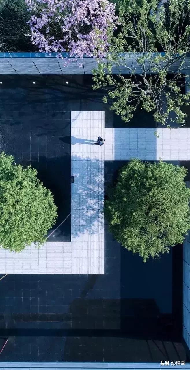 世界上的路本来很平凡，自从遇上设计师，此路非彼路