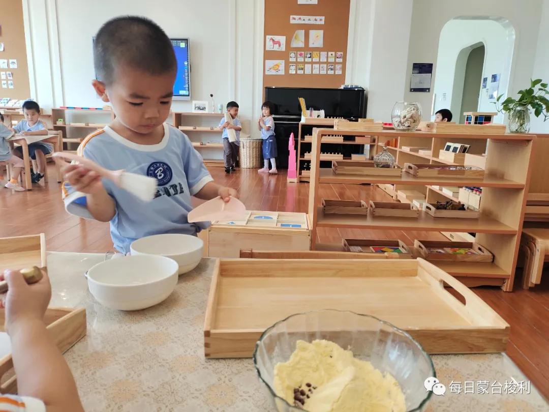 蒙台梭利怎么和儿童沟通,蒙特梭利对孩子犯错怎么批评
