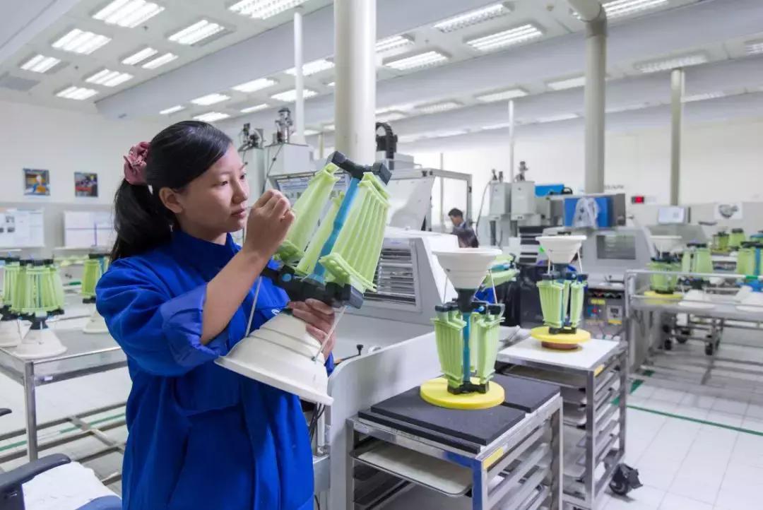 娉曞浗璧涘嘲鍏徃,娉曞浗璧涘嘲鍏徃浠嬬粛