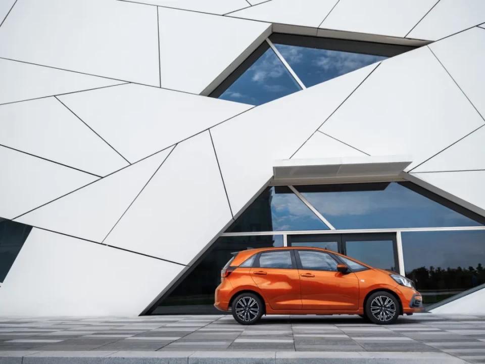 *四代第**飞度导购:买潮享还是潮越,这是个难题