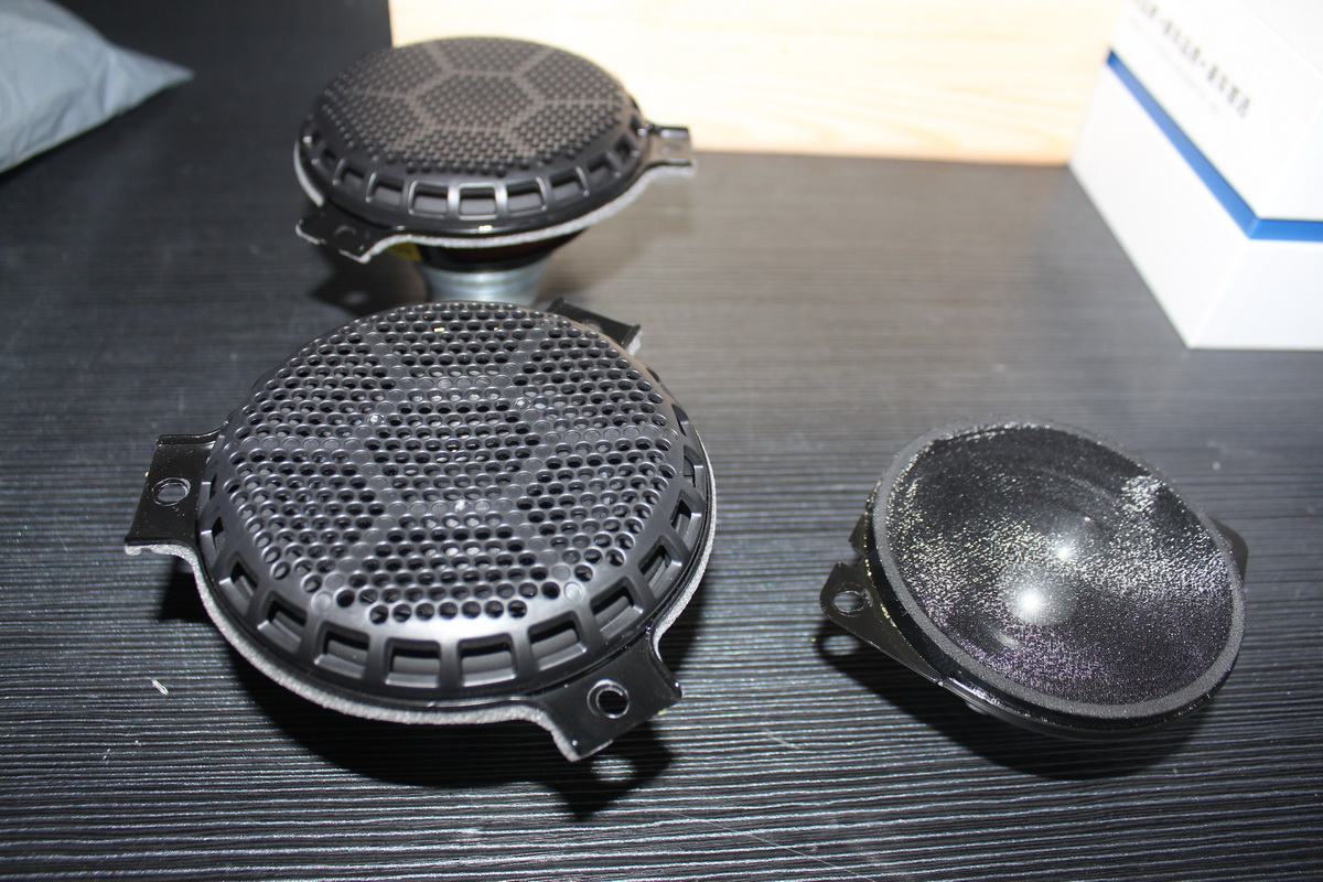 前后两分频8个喇叭,牧马人汽车音响升级方案