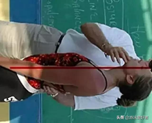 仰泳蹬腿如何不呛水,仰泳转身才不会呛水