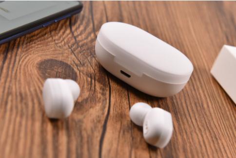 小米蓝牙airdots青春版怎么连手机,小米蓝牙耳机airdots青春版灯不亮