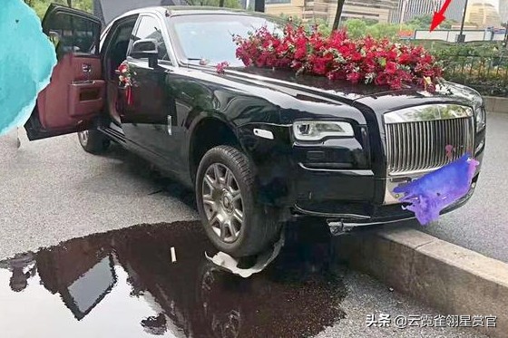 黑色劳斯莱斯婚车扎花,当劳斯莱斯遇到婚车