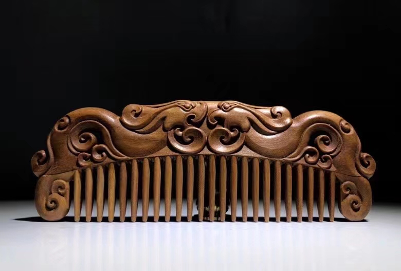 我以木梳顺青丝，了烦恼！老山檀香仿古龙木梳