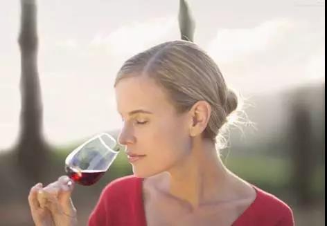 如何辨别葡萄酒的真假方法,尼雅葡萄酒怎么辨别真假