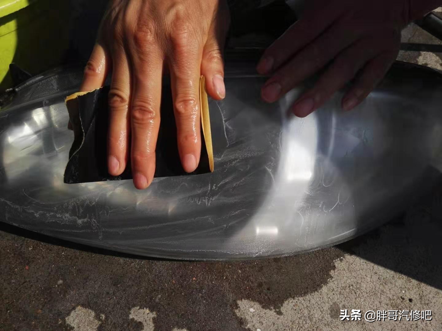 上海汽车大灯漏水去哪里修,大灯发黄了怎么处理