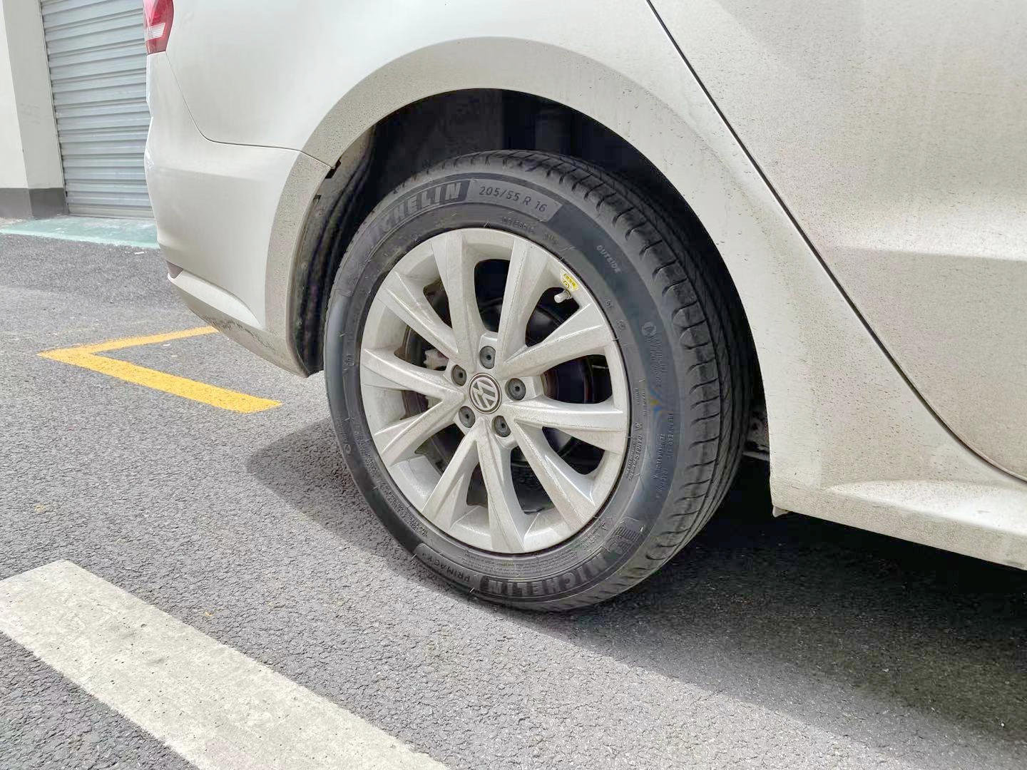 去年换了一条轮胎,今年换去年年底的轮胎