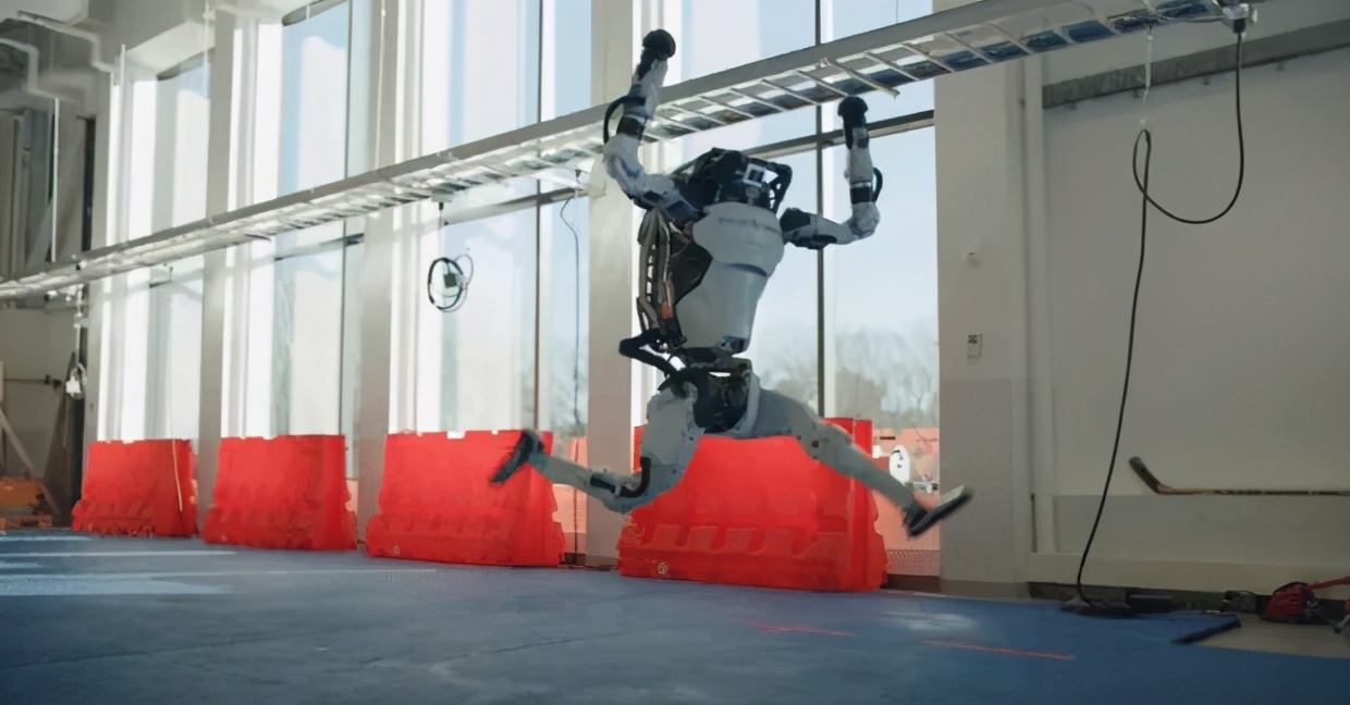 波士顿动力组团跳舞,波士顿动力全员跳舞