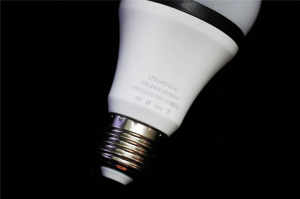 防蓝光护眼的正确方法,爱德华医生护眼灯央视曝光