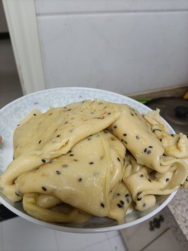 鸡蛋饼怎样做才好吃呢，这样的鸡蛋饼还能吃吗？