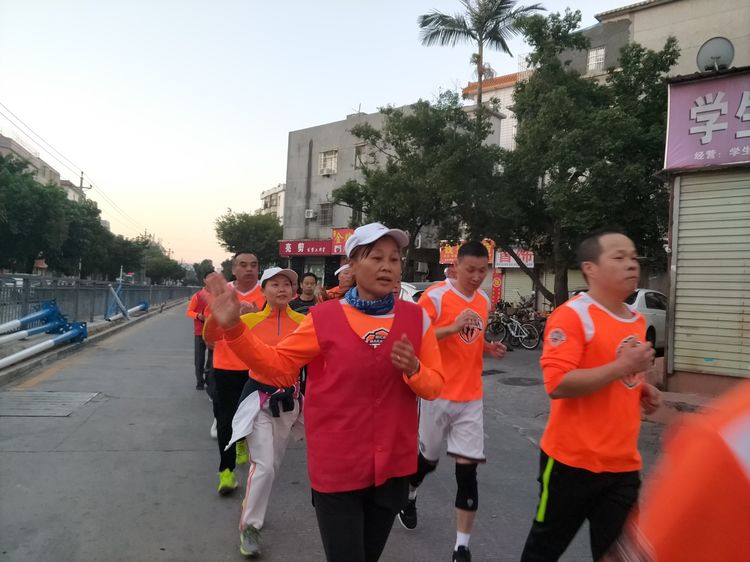 魅力深马，微马同行！六约微马助力深圳国际马拉松