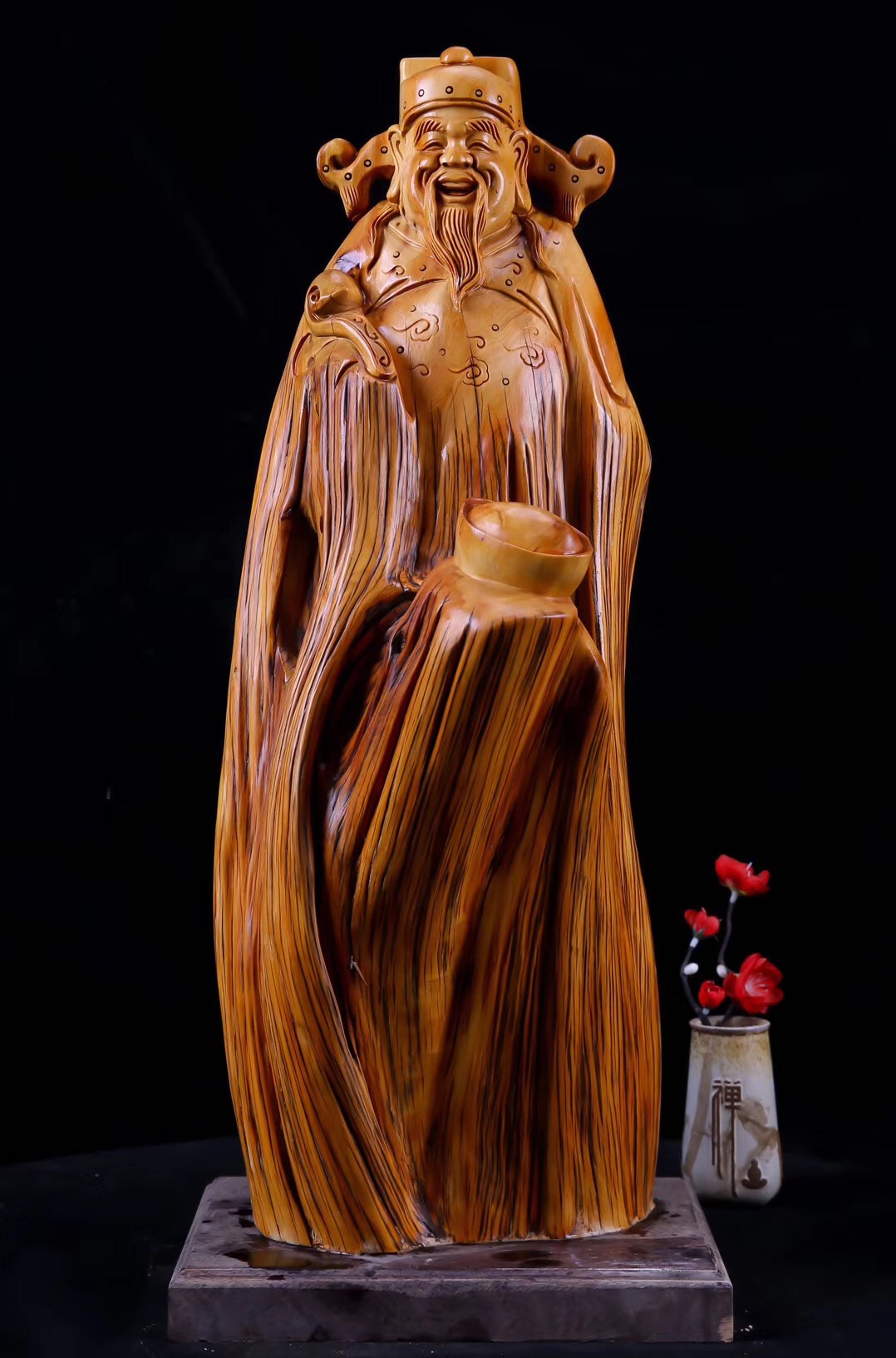 现在木雕值不值得买,买木雕注意啥