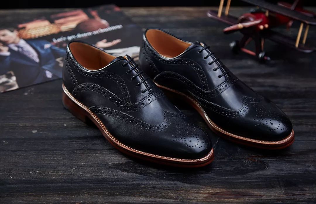 威廉、哈里、查尔斯王子同框太帅气!28个英伦绅士品牌拿走不谢