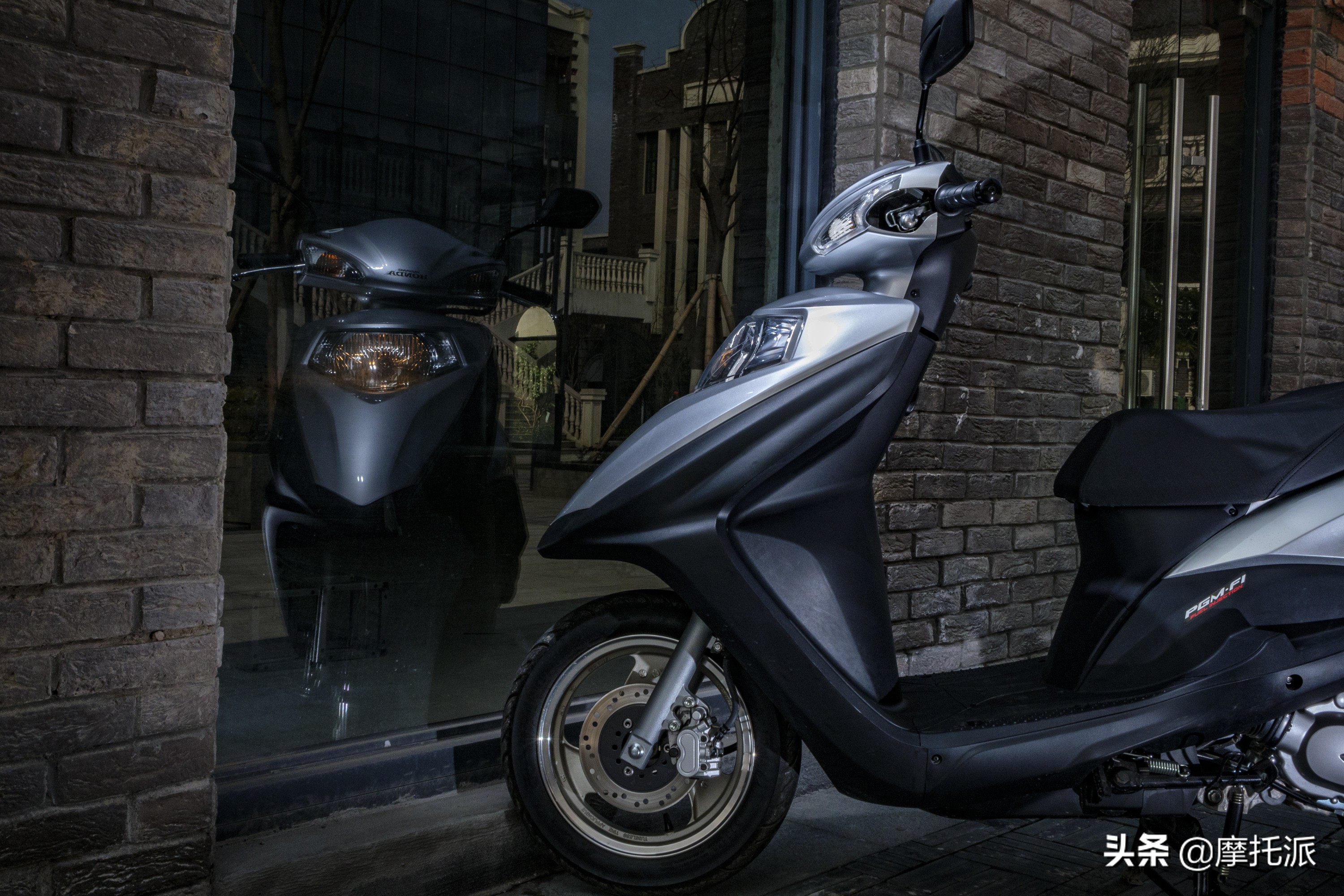 售价7500元左右，五羊-本田平民踏板“喜鲨125”试驾综评