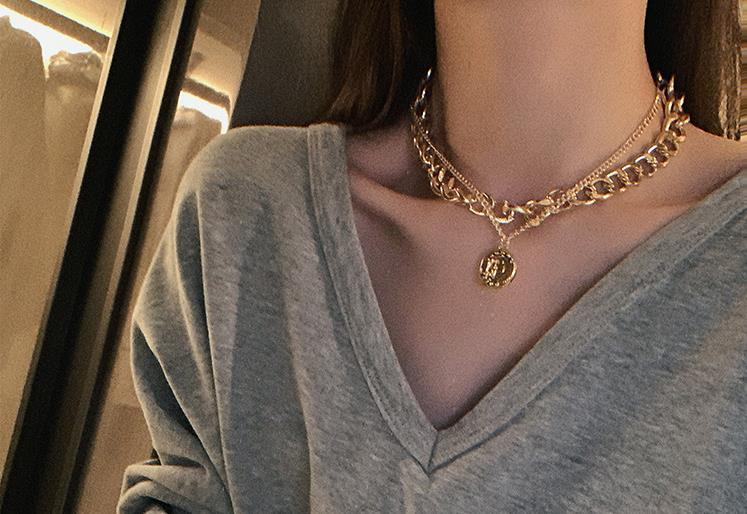 仅用一根土豪金项链，承包你春夏所有的时髦，这份穿搭小心机值了
