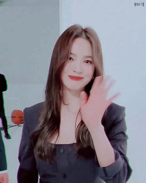 一款比较减龄修饰脸型的发型,脸大脸圆今年流行什么发型