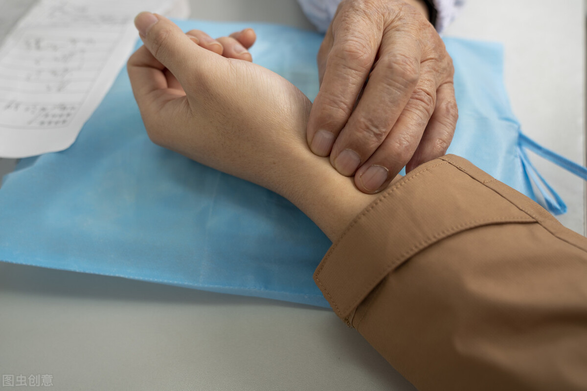 国医大师邓铁涛简介,国医大师邓铁涛中医科普