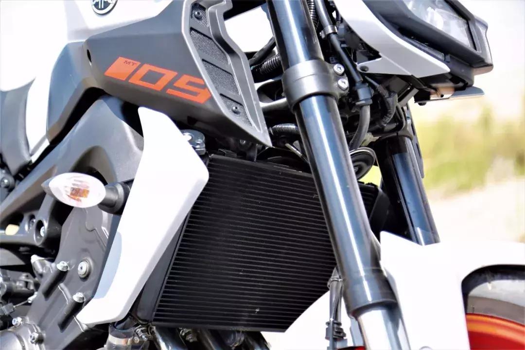 90马力老外雅马哈mt09测评,雅马哈扭力大师mt09新版