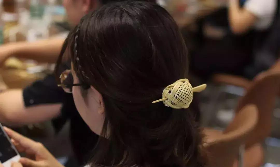 巴奴非遗竹编发簪怎么戴,简单的手工木制发簪教程