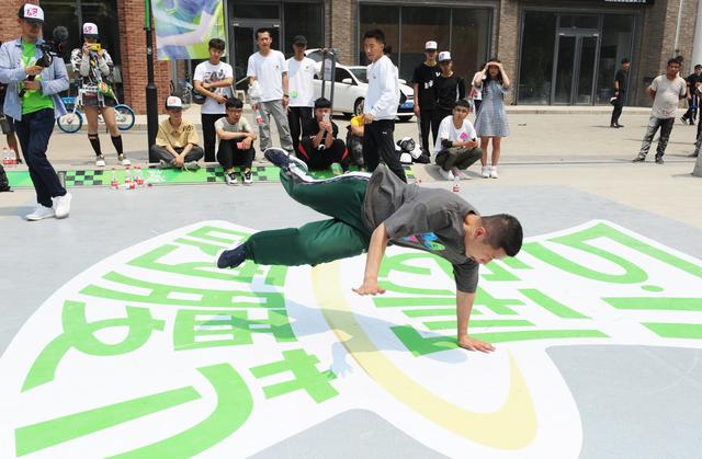 “安利‘511’我要腰”今开晒街舞争霸不服来战pick钟意小蛮腰