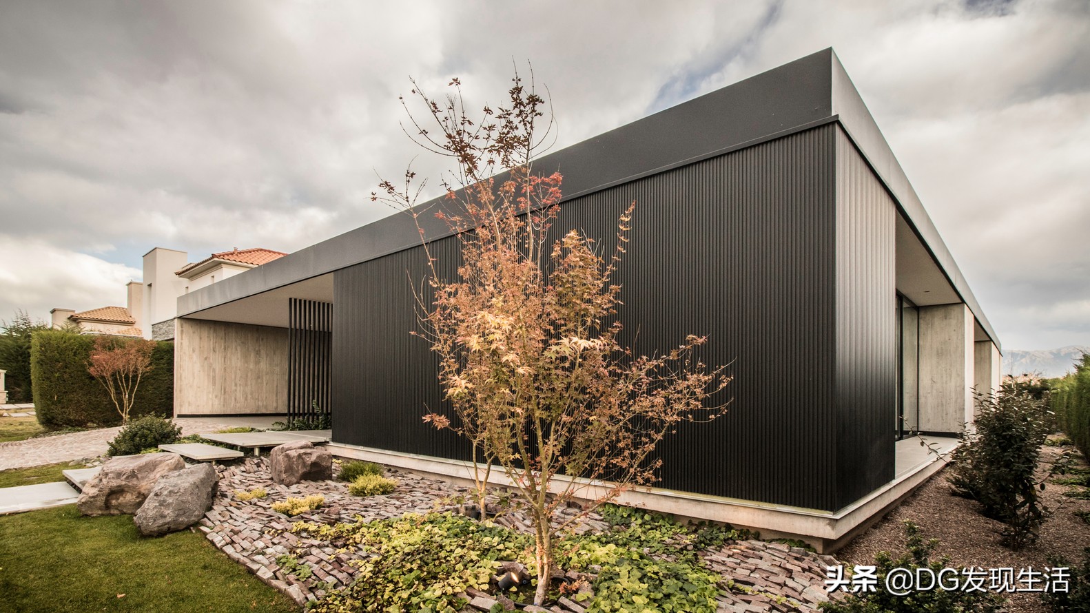 230平米4室2厅现代轻奢装修,105平现代简约之家