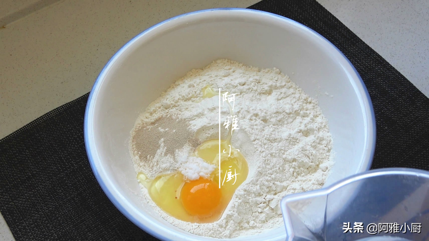 不加酵母和泡打粉做油条的做法,不用酵母用油条膨松剂能蒸包子