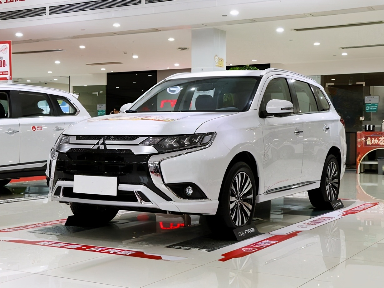 三菱欧蓝德对比探界者2.0,欧蓝德探岳对比