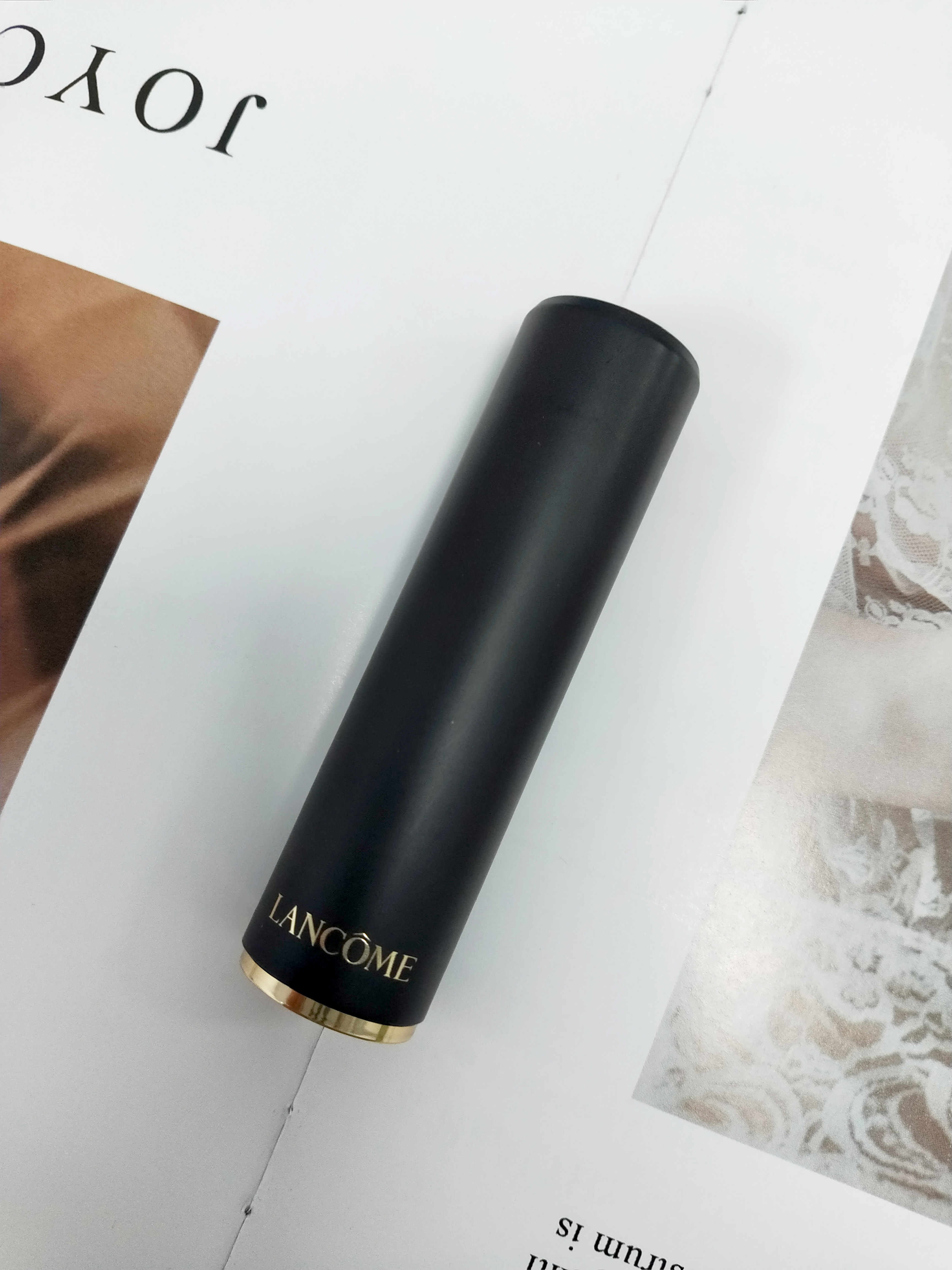 化妆包里都装了什么化妆品,化妆包里都应该有什么