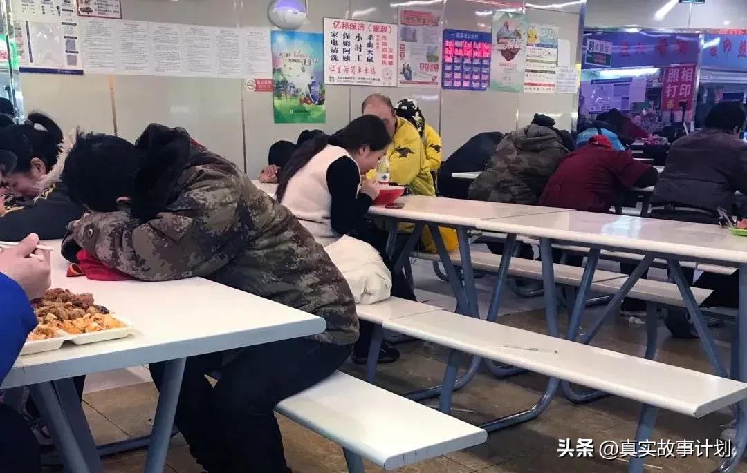 北京国贸男女合租房,北京群租房里的女孩