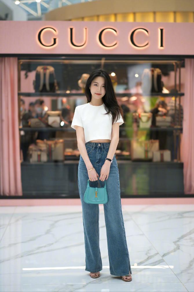 2022最流行的牛仔裤搭配什么鞋,牛仔裤搭配这5种鞋子好看又时髦