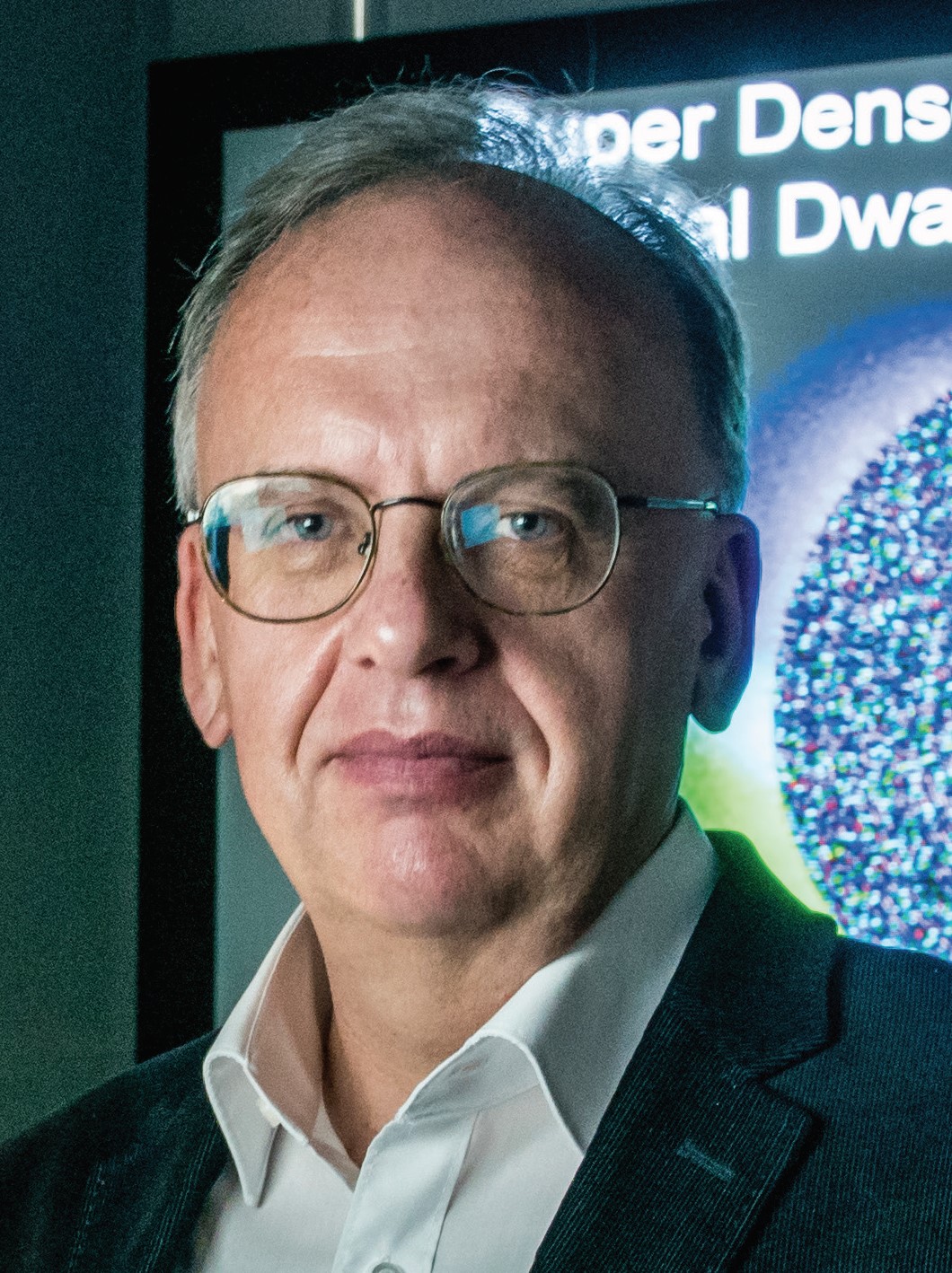 不怕煮不怕烤不消磁！科学家造出500TB超大5维光盘，寿命138亿年